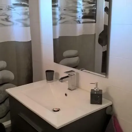 Les Jardins Du Port De アパート *