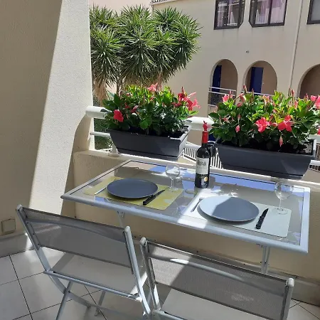 Апартаменты Les Jardins Du Port De *
